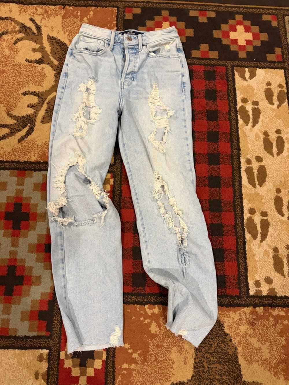Women’s ultra distressed Hollister jean pants